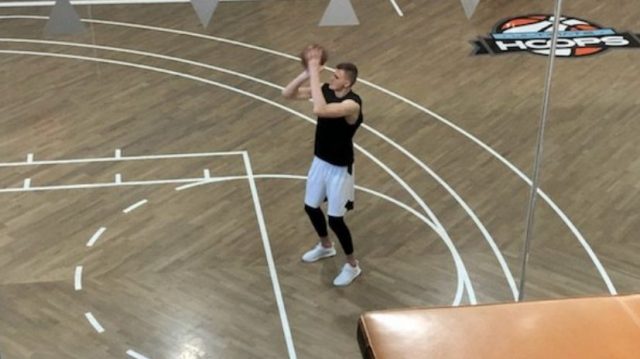 New York Knicks: Kristaps Porzingis seen practicing in Manhattan