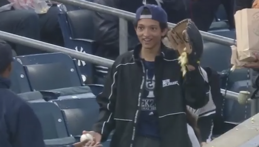 New York Yankees young popcorn fan makes eye-popping grab (Video)