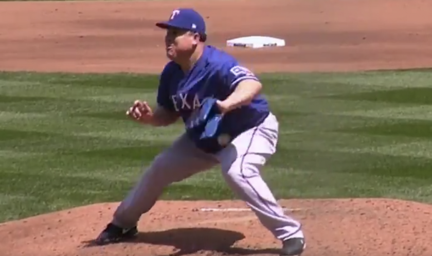 Former New York Mets SP Bartolo Colon takes line-drive to the gut (Video)