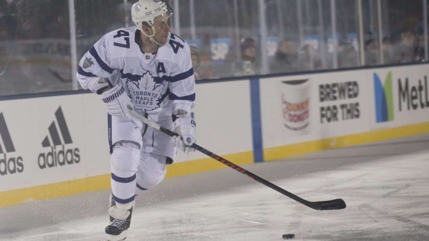 New York Islanders sign former Maple Leafs forward Leo Komarov