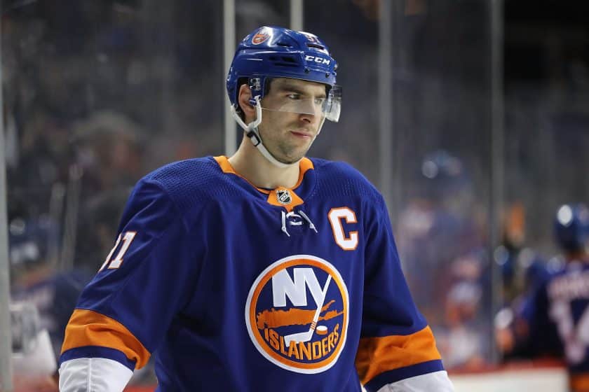 John Tavares signs with Toronto Maple Leafs