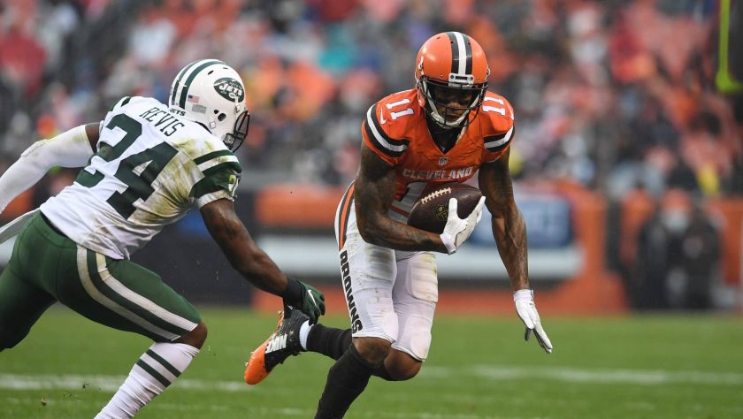 New York Jets WR Terrelle Pryor making ridiculous catches in the backyard