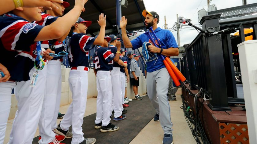 New York Mets trade Jose Bautista to the Philadelphia Phillies