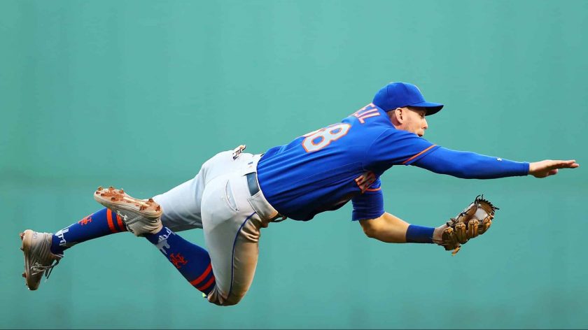 New York Mets 2B Jeff McNeil flies like Superman at Fenway Park (Video)