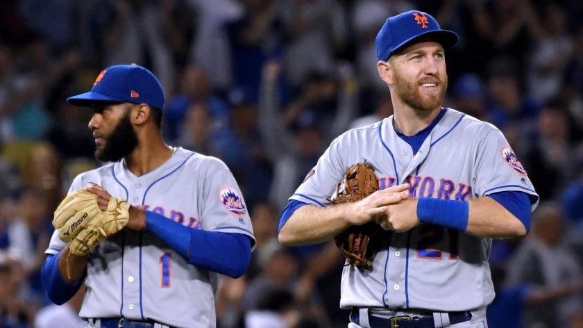New York Mets: Todd Frazier didn’t catch ball, fooled umpires (Video)