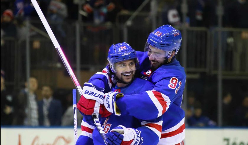 New York Rangers keep Kevin Hayes, Mats Zuccarello in lineup amid trade rumors