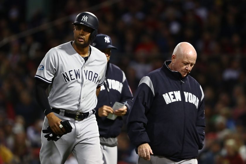 New York Yankees: Aaron Hicks exits with potential injury (Report)