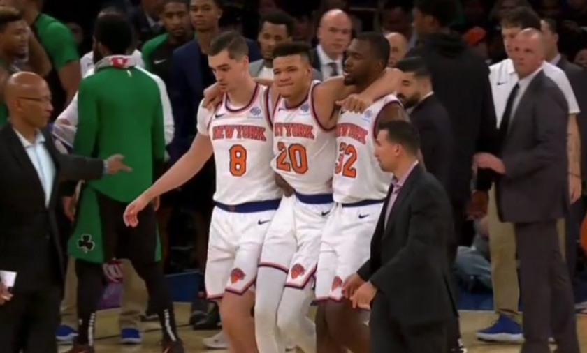 New York Knicks rook Kevin Knox leaves game with ankle injury (Video)