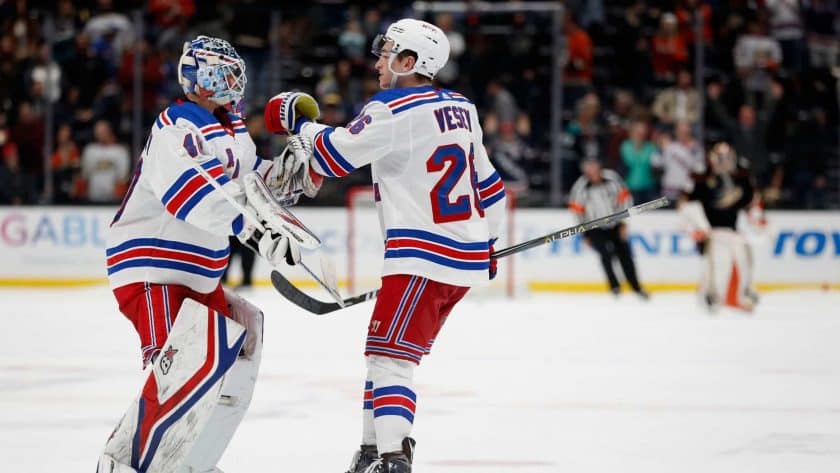 New York Rangers split 4-game road trip while learning to win the close one