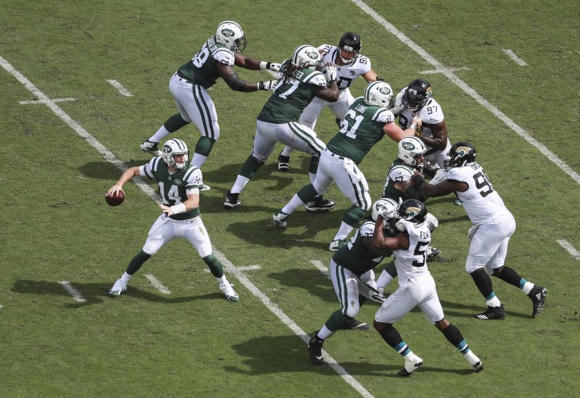 New York Jets offensive linemen play prank on Sam Darnold (Video)