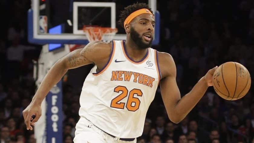 New York Knicks C Mitchell Robinson leaves game with concussion-like symptoms