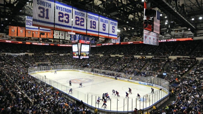 New York Islanders fan shows up early to Nassau Coliseum