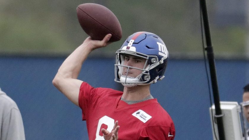 New York Giants QB Daniel Jones is throwing strikes in practice (Video)
