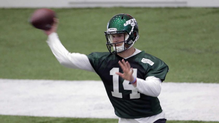 New York Jets QB Sam Darnold throwing dimes to Enunwa, Anderson at OTAs (Highlights)