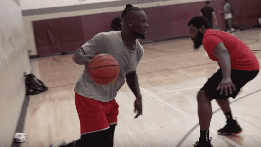 New York Jets RB Le’Veon Bell showcases hoops skills, mentions Kawhi Leonard (Video)