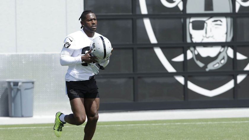 Antonio Brown threatens Oakland Raiders with retirement over helmet issue (Report)