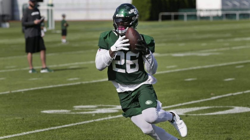 New York Jets RB Le’Veon Bell expresses support for Ezekiel Elliott