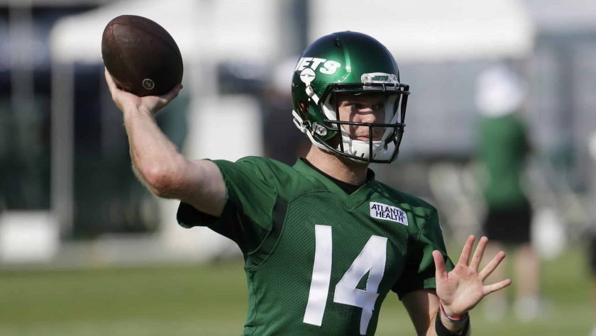 New York Jets QB Sam Darnold signs Deshaun Watson jersey (Video)