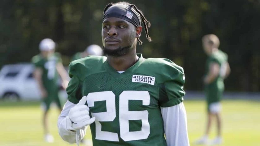 New York Jets RB Le’Veon Bell to have MRI due to shoulder soreness (Report)