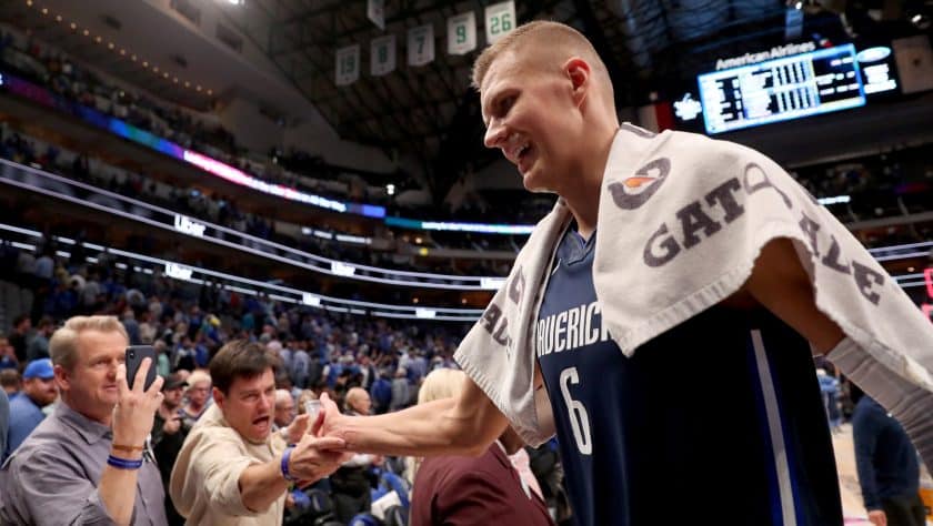 Kristaps Porzingis struggles early, finishes strong in Dallas Mavericks debut (Video)