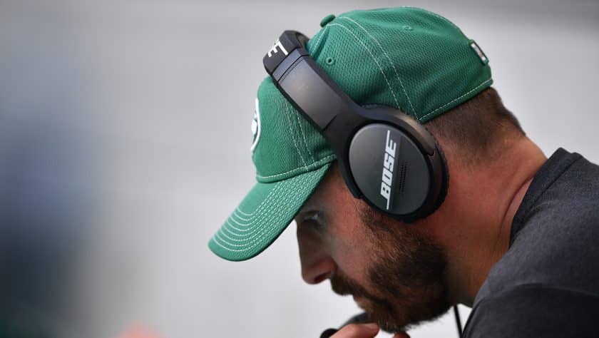 New York Jets lose to the Dolphins, maintain top draft pick