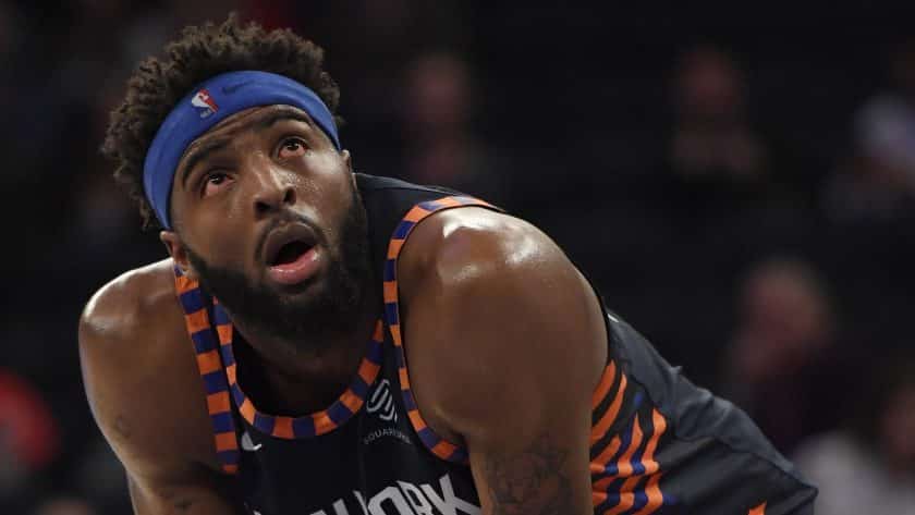 New York Knicks C Mitchell Robinson suffers sprained finger, will play Sunday