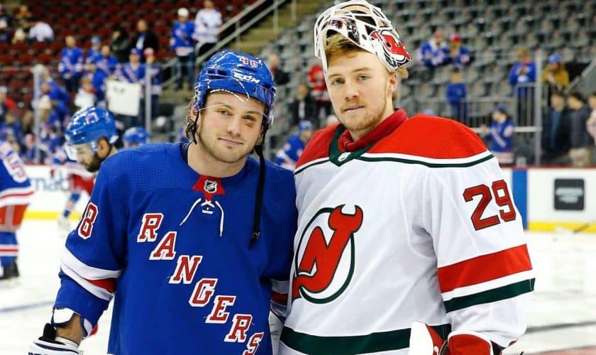New York Rangers, New Jersey Devils put rivalry aside for a special photo