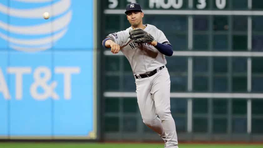 New York Yankees’ Gleyber Torres signs a paper plate for a fan at Brooklyn Nets game (Video)