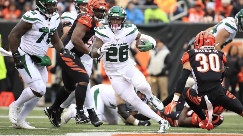 CINCINNATI, OHIO - DECEMBER 01: Le'Veon Bell #26 of the New York Jets runs with the ball during the game against the Cincinnati Bengals at Paul Brown Stadium on December 01, 2019 in Cincinnati, Ohio.