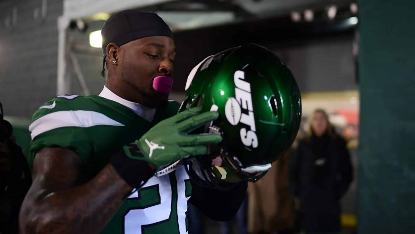 New York Jets GM Joe Douglas ‘will listen’ to calls for Le’Veon Bell (Video)