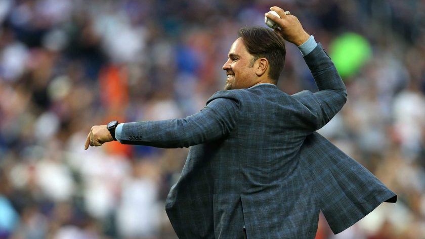 New York Mets legend Mike Piazza congratulates Patrick Mahomes on AFC Championship win