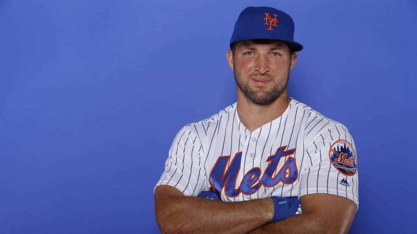 New York Mets OF Tim Tebow takes the field at spring training (Video)