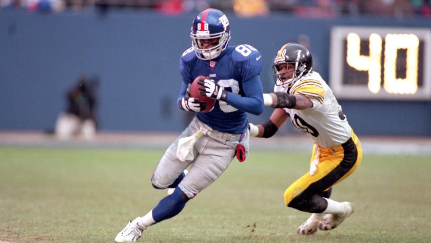 10 Dec 2000: Ike Hilliard #88 of the New York Giants runs with the ball against Chad Scott #30 of the Pittsburgh Steelers during the game at the Giants Stadium in East Rutherford, New Jersey. The Giants defeated the Steelers 30-10.