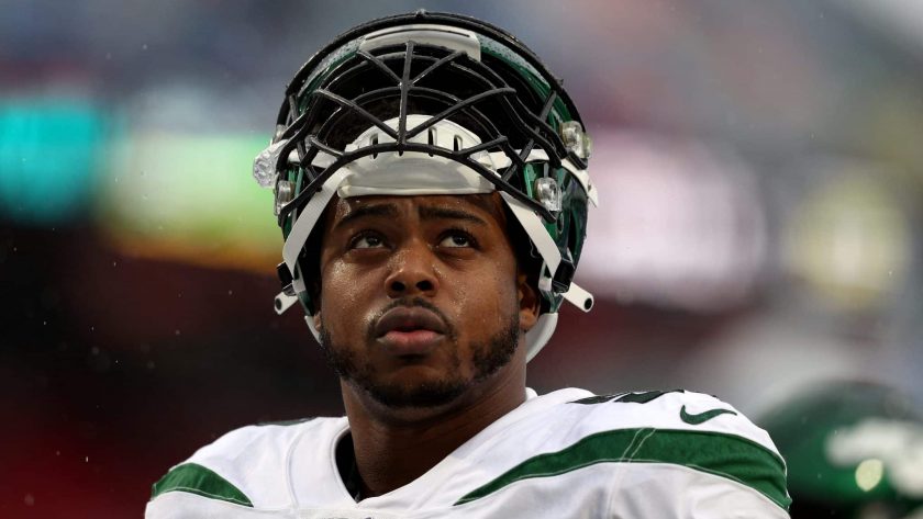 ORCHARD PARK, NEW YORK - DECEMBER 29: Brandon Copeland #51 of the New York Jets looks up after warming up before an NFL game against the Buffalo Bills at New Era Field on December 29, 2019 in Orchard Park, New York.
