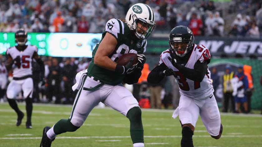 EAST RUTHERFORD, NJ - OCTOBER 29: Tight end Eric Tomlinson #83 of the New York Jets scores a touchdown against free safety Ricardo Allen #37 of the Atlanta Falcons in the first quarter of the game at MetLife Stadium on October 29, 2017 in East Rutherford, New Jersey.