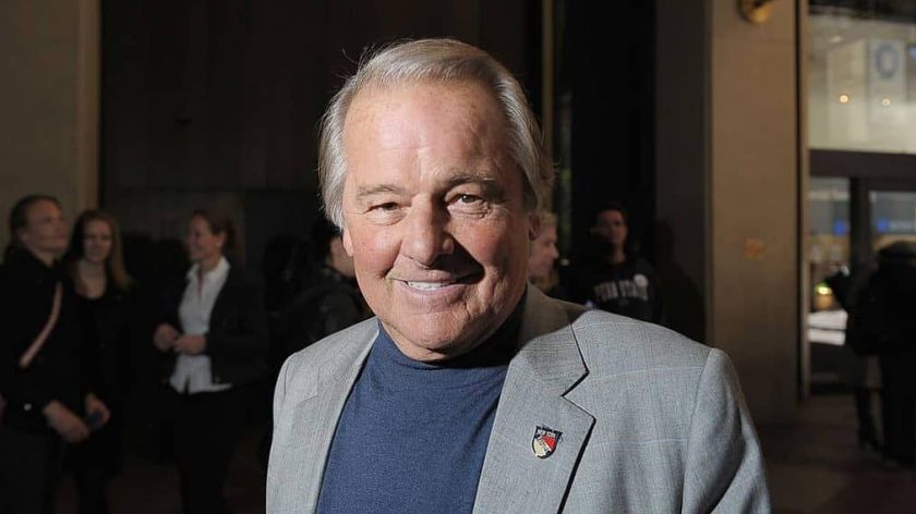 New York Rangers: Rod Gilbert salutes ‘real heroes’ with stick tap (Video)