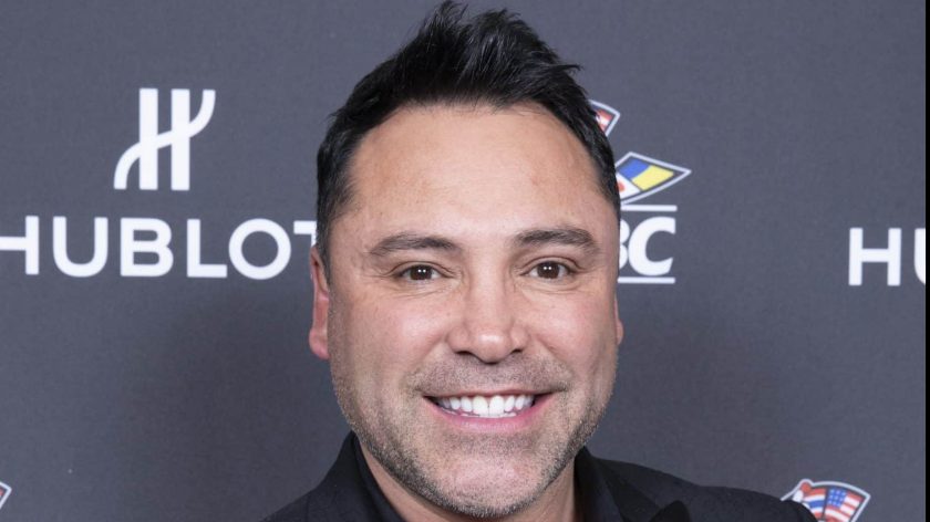 47-year-old Oscar De La Hoya hints at making a comeback
