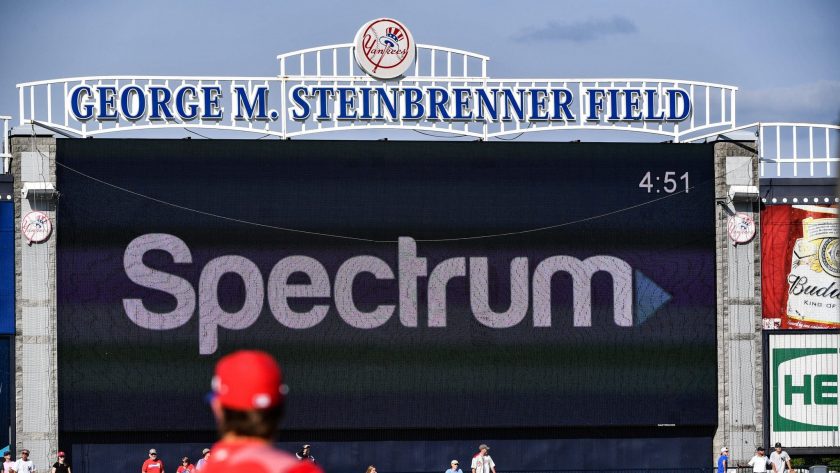 New York Yankees sign a pair of right-handed college hurlers