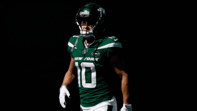 MIAMI GARDENS, FLORIDA - OCTOBER 18: Braxton Berrios #10 of the New York Jets takes the field against the Miami Dolphins at Hard Rock Stadium on October 18, 2020 in Miami Gardens, Florida.