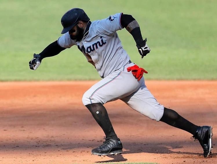 New York Mets sign Jonathan Villar (Report)