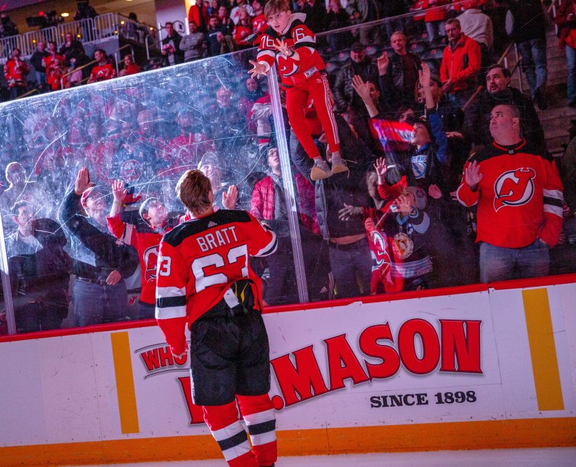 New Jersey Devils fans are back at Prudential Center (Video)