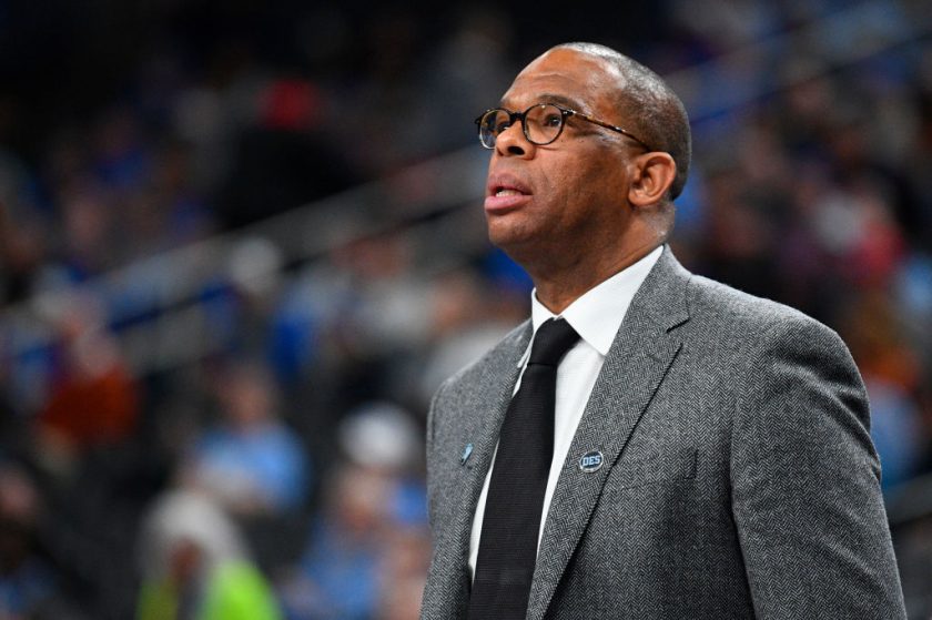Former Knicks guard Hubert Davis to succeed Roy Williams as UNC head coach