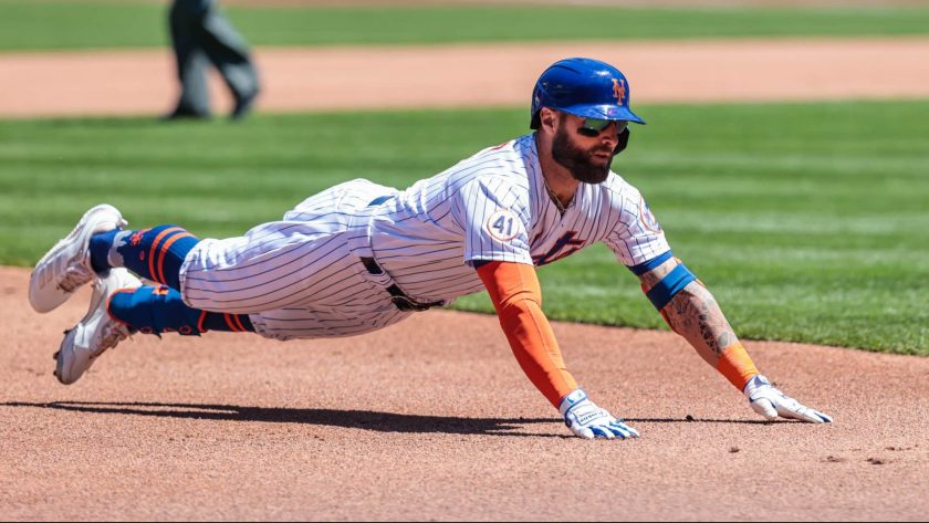 Mets OF Kevin Pillar hit in face by 95 mph fastball