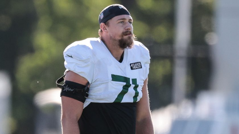Jets G Alex Lewis retires from football (Report)