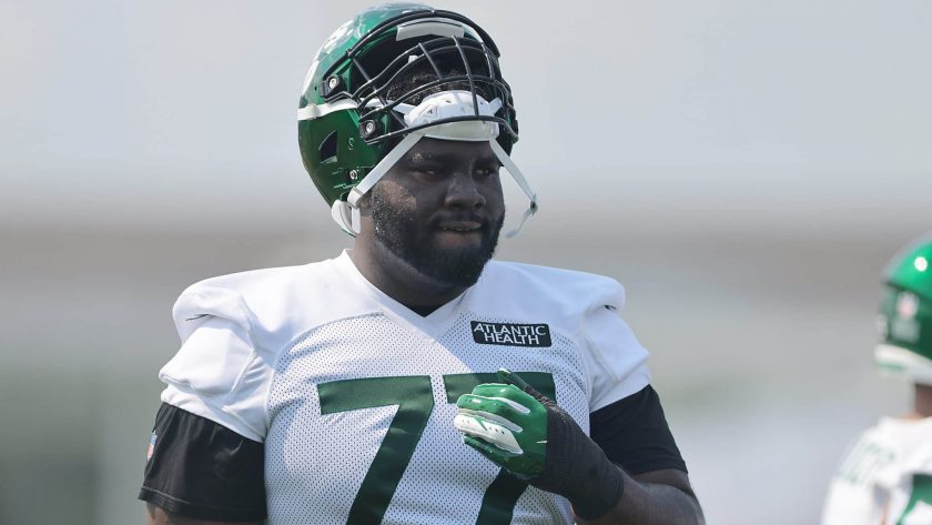 Jets LT Mekhi Becton out ‘weeks’ with knee cap dislocation (Report)