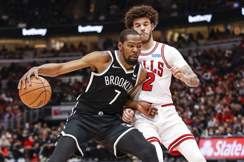 Kevin Durant stays hot, Nets cool off in the Windy City