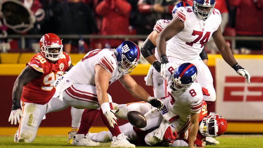 Giants-Chiefs Week 8 Reaction, Lack of Trade Deadline Activity | Wide Right Podcast 97
