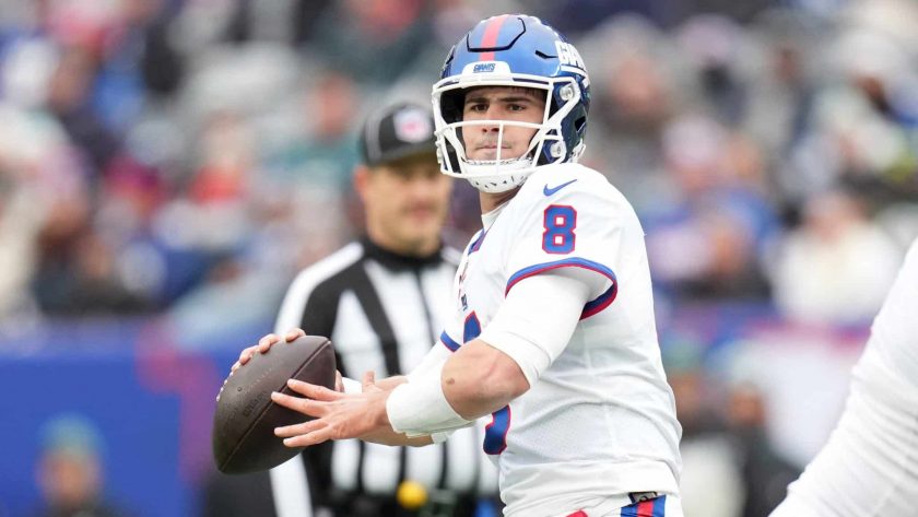 Daniel Jones’ Week 13 status TBD due to neck strain (Report)