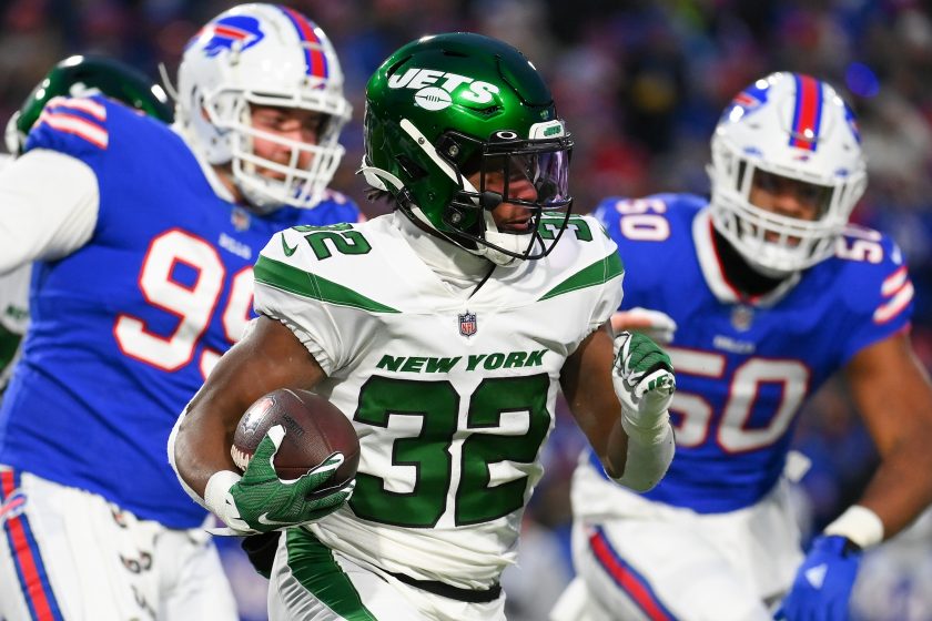 EXCLUSIVE: Jets rookie Michael Carter loves having his own football cards