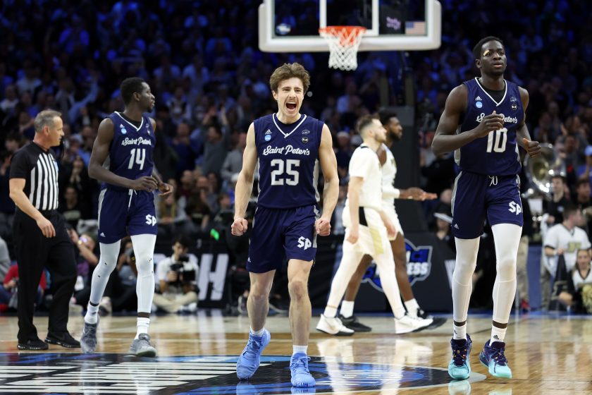 Saint Peter’s pulls off another stunner, advances to Elite 8